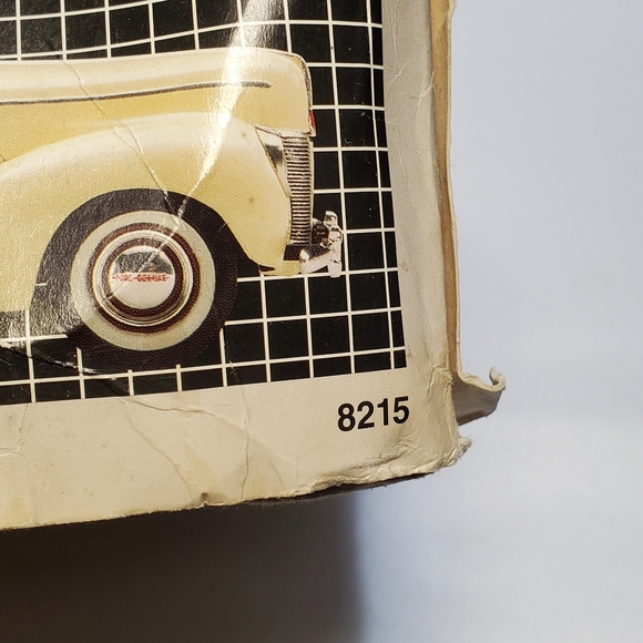 AMT Ertl 1940 Ford Sedan Delivery Model Kit #8215 Scale 1/25 SEALED BOX NEW. - Picture 9 of 14